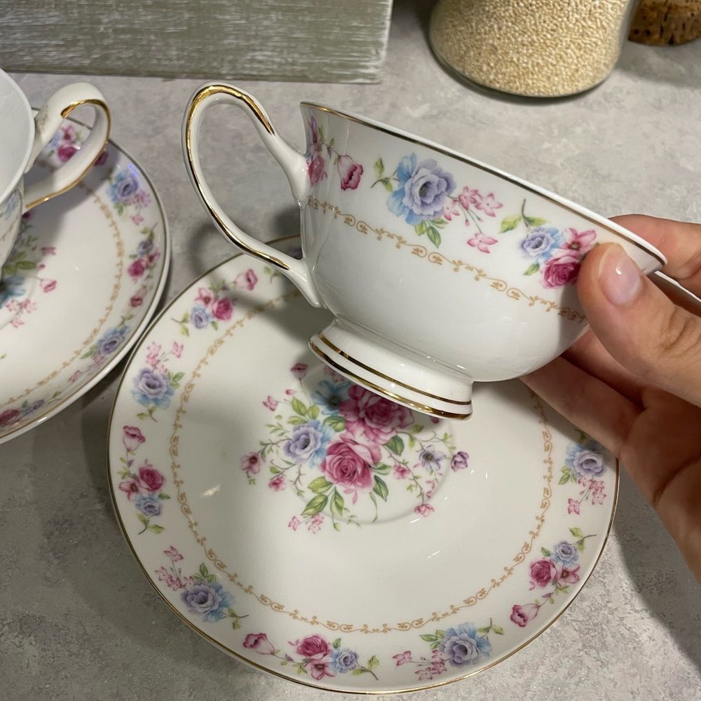 Teacup set with floral pattern - Picture 1 of 4